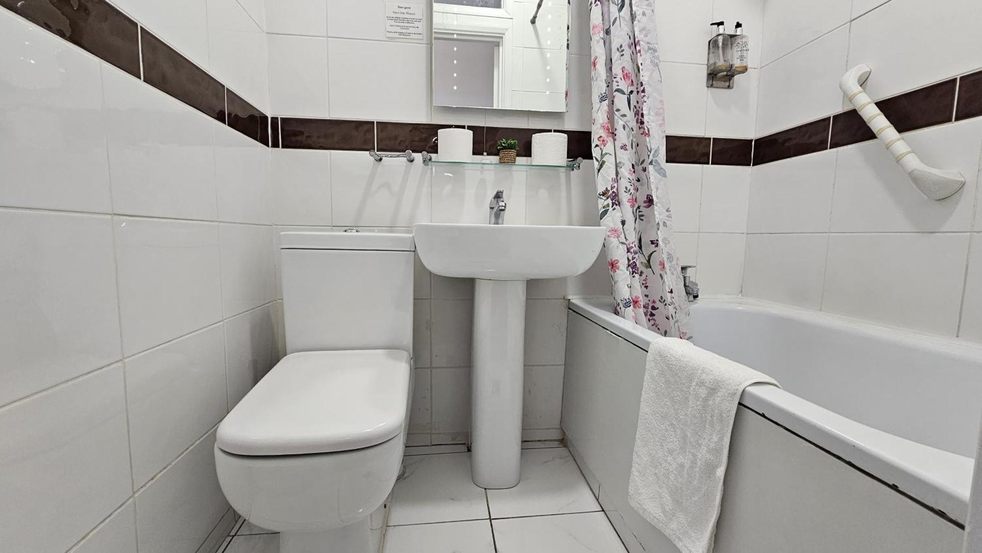 Newly Renovated & Ensuite Rooms! - Camberwell Apartment *
